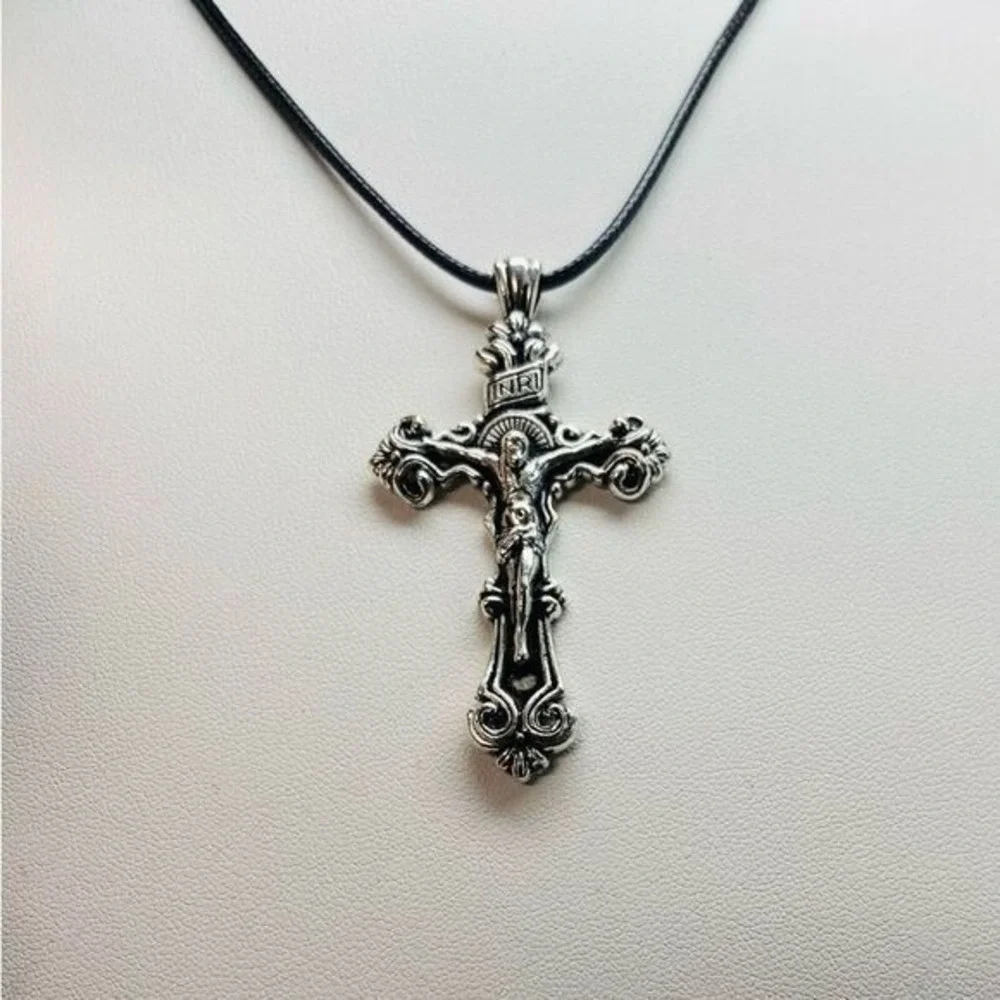 Vintage Style Ornate Silver Crucifix Cross Pendant Necklace Religious Jewelry